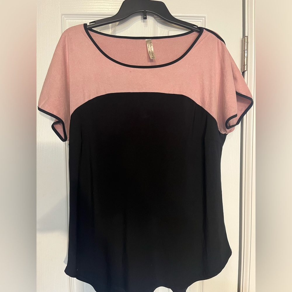 Light pink and black size xl short sleeve top